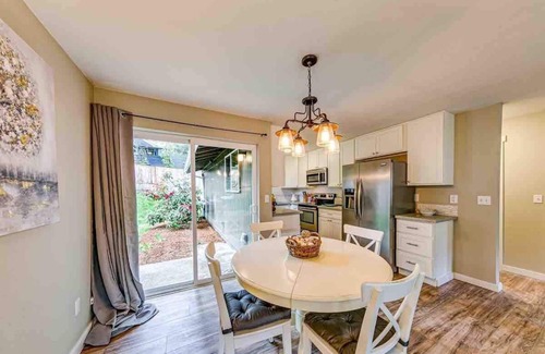 West End House | T2: Chillin Villa: Gazebo for hangout n cozy house