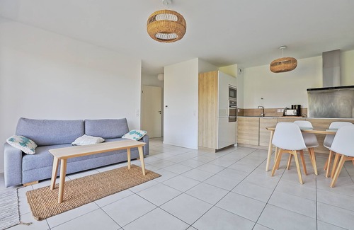 Kokotia Apartment | T2 cosy with terrace parking, beach nearby, Acotz