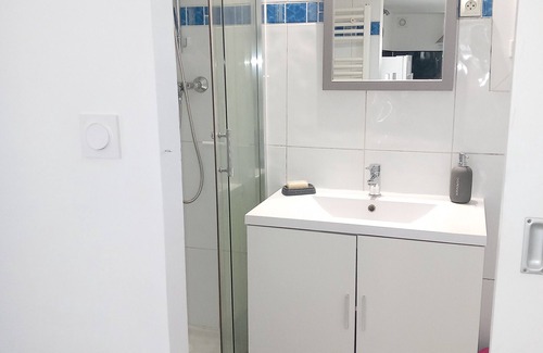 Saint-Mitre-les-Remparts Apartment | t2 in quiet neighborhood with all comforts