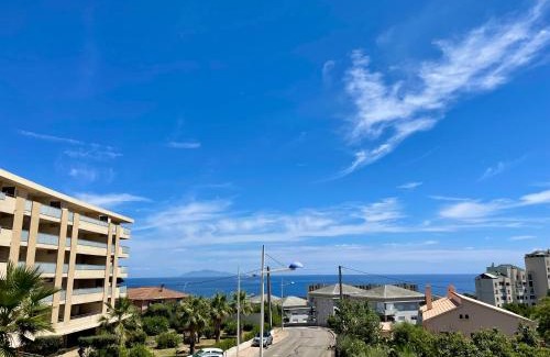Bastia Apartment | T2 moderne et lumineux, clim, terrasse et vue mer