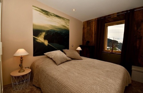Huez-en-Oisans Ski Chalet | T2 NEW IN CHALET NEAR SKI LIFTS