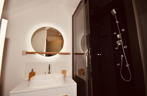Huez-en-Oisans Ski Chalet | T2 NEW IN CHALET NEAR SKI LIFTS