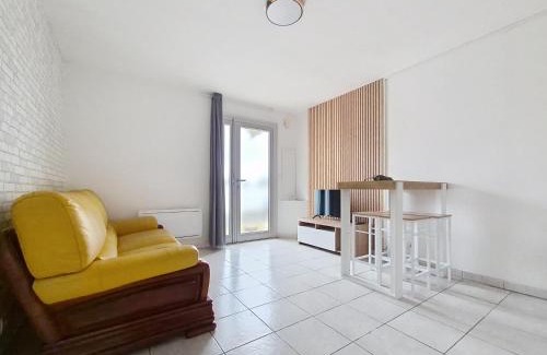 Istres Apartment | T2 Spacieux, Lumineux et Centrale