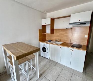 Istres Apartment | T2 Spacieux, Lumineux et Centrale