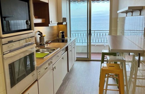 Roquebrune-Cap-Martin Apartment | T3 apartment directly by the sea. Air-conditioned, exceptional view4/5 people