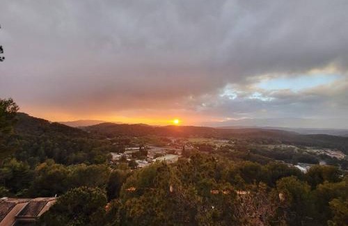 Mougins Apartment | T3 avec magnifique vue montagne, 3 étoiles, piscine et parking, clim