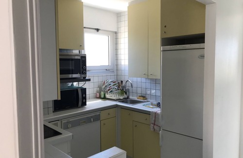 La Faviere Apartment | T3 Bright 60m ² air conditioning, WIFI, 2 CH, elevator, view Port, sea, garage, pool