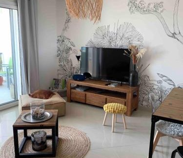 Saint-Pierre-la-Mer Apartment | T3 cosy - grande terrasse en accès direct à la mer