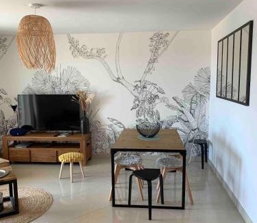 Saint-Pierre-la-Mer Apartment | T3 cosy - grande terrasse en accès direct à la mer