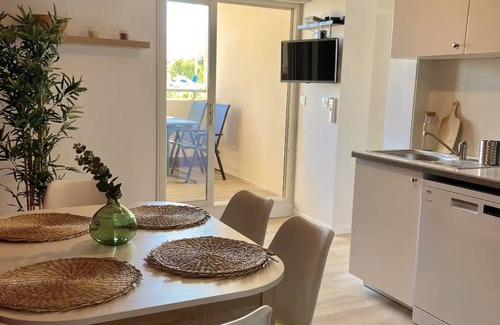 Gruissan Apartment | T3 de Charme Climatisé - Piscine - Plage à 5 min