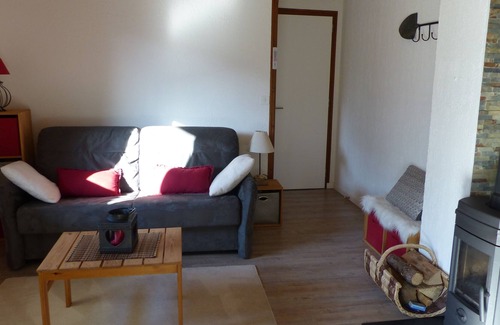 Les Villards-sur-Thones Apartment | T3 in chalet between lake and mountain