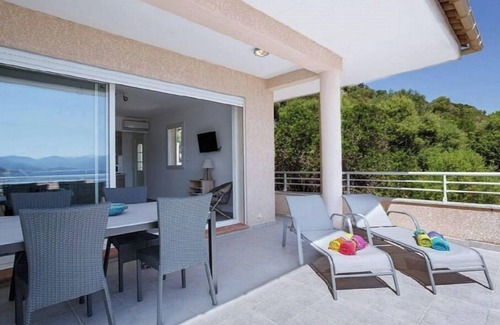 Belvedere-Campomoro Villa | T3 Les pieds dans l'eau: sea view - Air-conditioned, equipped apartment - Golf Campomoro