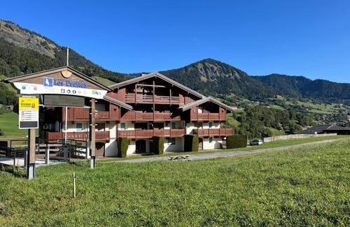 Flumet Apartment | T3 with terrace and view at the foot of the slopes