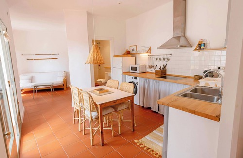 Tamariu Apartment | T4 · Beachside escape with unbeatable views