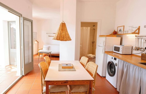 Tamariu Apartment | T4 · Beachside escape with unbeatable views