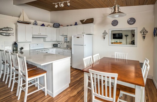 Gearhart Condo | T444 2 Bedroom 2nd Floor Pet Friendly, stairs to unit, No cleaning fee