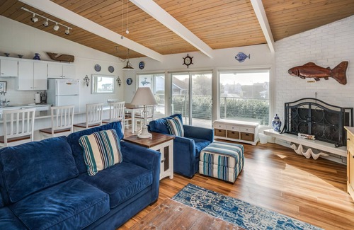 Gearhart Condo | T444 2 Bedroom 2nd Floor Pet Friendly, stairs to unit, No cleaning fee