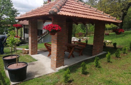Mladenovac House | Taćina i Dokina kolibica