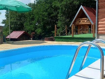 Mladenovac House | Taćina i Dokina kolibica