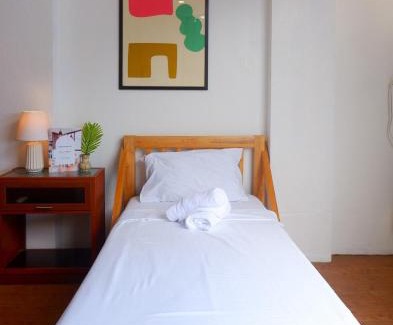 Mendez Crossing West Apartment | TAAL-VIEW 2BR in Tagaytay for 8 pax with Free Parking