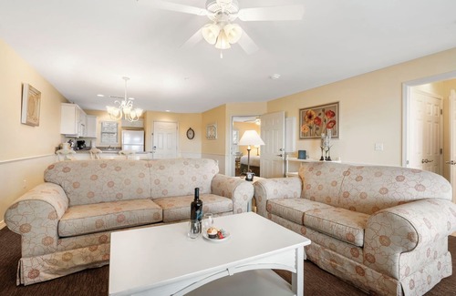 Kimberling City Condo | Table Rock Lake Access Condo-Double Kitchens-Free Attraction Tickets-Cmty Outdoor Pool-Pickleball