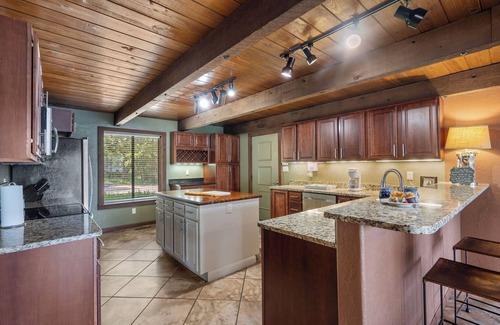 Lampe House | Table Rock Lake Access, Pvt Outdoor Pool, Pvt Hot Tub, $400 of Daily Tickets, Panoramic Views