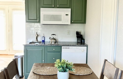 Kimberling City Condo | Table Rock Lake Views and Pool Vibes Await
