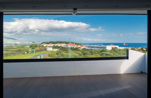 Ponta Delgada House | Table Top - Swimming pool with family and friends