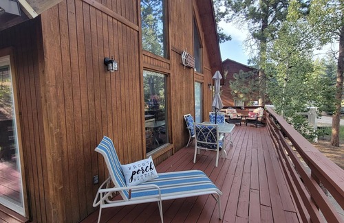 Woodland Park Ski Chalet | Tackle Mountain Lodge: Loft, Activities, Relaxation, and No Chores!