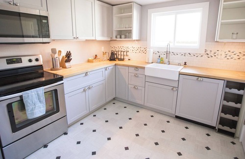 South End House | Tacoma Garden Home - Quiet getaway with quick access to downtown and freeways