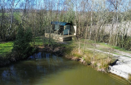 Holworth Cabin | Tadnoll Escape- Shepards Hut- Sleeps 2- Bbq- Lake