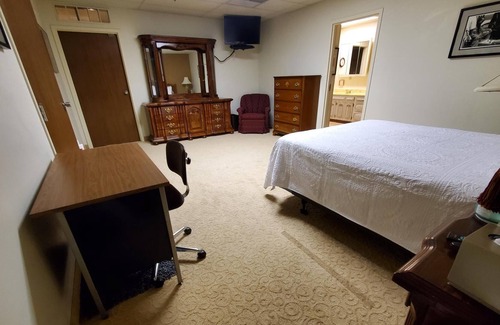 Flint Apartment | Tadrick's Tax Shelter entire private suite over 1000sq ft