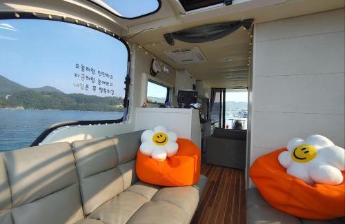 Tongyeong Boat Rental | Tagoja Caravanboat Stay