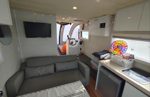Tongyeong Boat Rental | Tagoja Caravanboat Stay