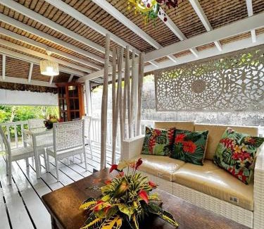 Punaauia House | TAHITI - Fare Vainato Beach