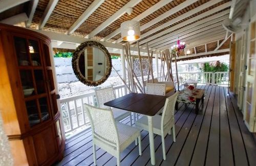 Punaauia House | TAHITI - Fare Vainato Beach