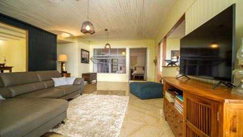 Pirae House | TAHITI - Villa Aorai Hills & Pool