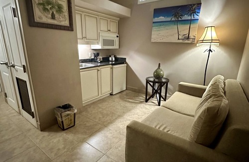 Swann Estates Hotel | Tahitian Inn
