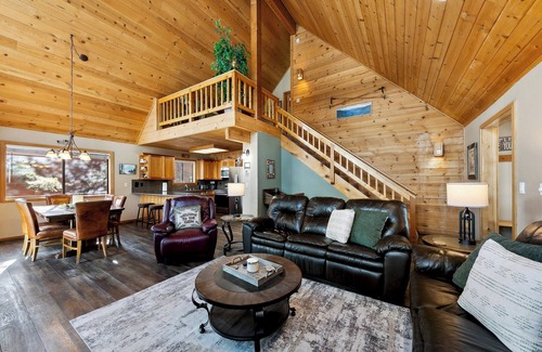Truckee House | Tahoe Donner-Slp10, backs to XCountry, downhill skiing nearby.