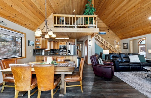 Truckee House | Tahoe Donner-Slp10, backs to XCountry, downhill skiing nearby.