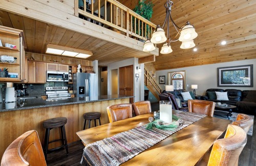Truckee House | Tahoe Donner-Slp10, backs to XCountry, downhill skiing nearby.