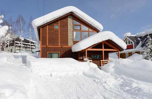 Hirafu House | Tahoe Lodge by H2 Life