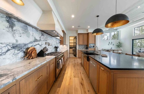 Ponderosa Palisades House | Tahoe Luxury Home - Scenic Views