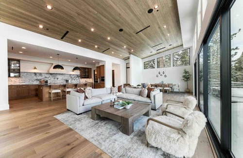 Ponderosa Palisades House | Tahoe Luxury Home - Scenic Views