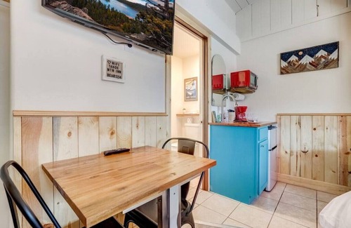 Sierra Tract Apartment | Tahoe Mountain Inn #3
