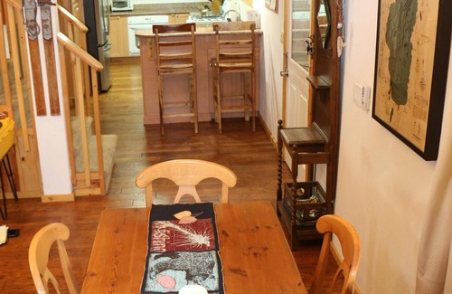Sunnyside Cabin | Tahoe Park 4 BR 3 BA, lakeside of highway, hot tub, dog ok, NO SKI LEASE