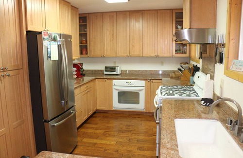 Sunnyside Cabin | Tahoe Park 4 BR 3 BA, lakeside of highway, hot tub, dog ok, NO SKI LEASE