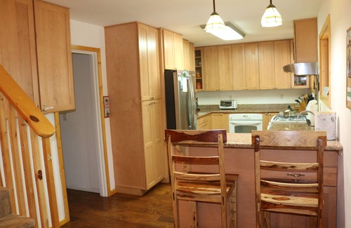Sunnyside Cabin | Tahoe Park 4 BR 3 BA, lakeside of highway, hot tub, dog ok, NO SKI LEASE