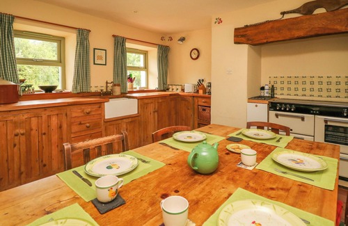 Dinas Cross Cottage | TAIBACH, pet friendly, character holiday cottage in Dinas Cross