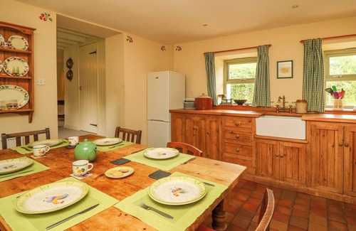 Dinas Cross Cottage | TAIBACH, pet friendly, character holiday cottage in Dinas Cross